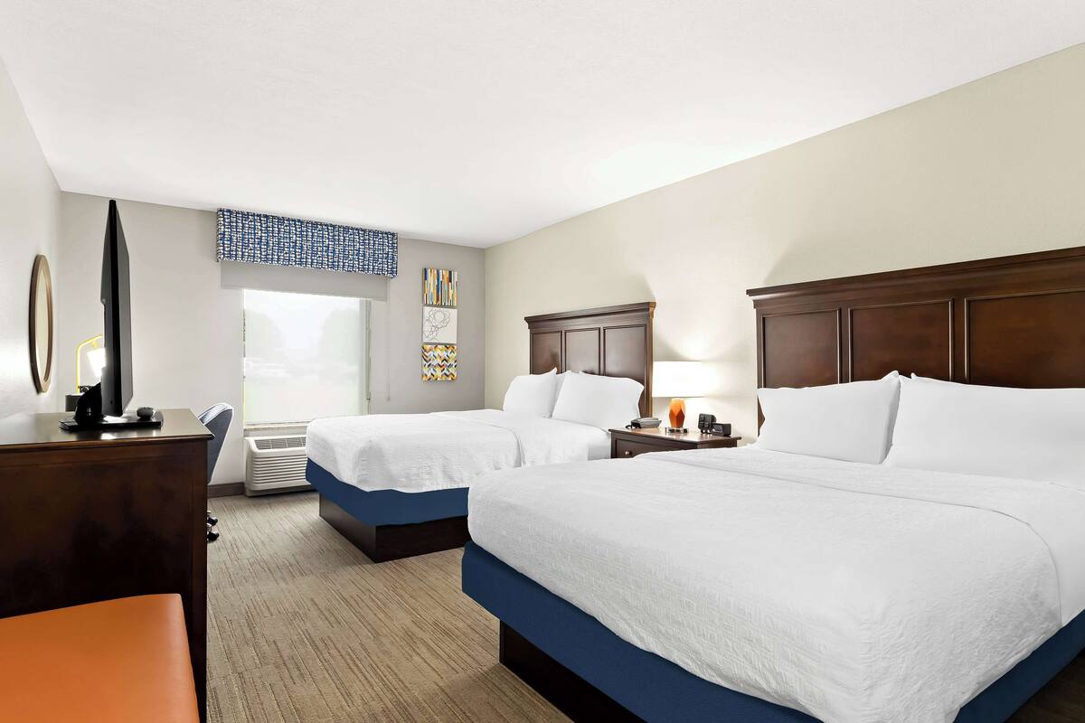 standard room | in-room safe, desk, iron/ironing board, cots/infant beds