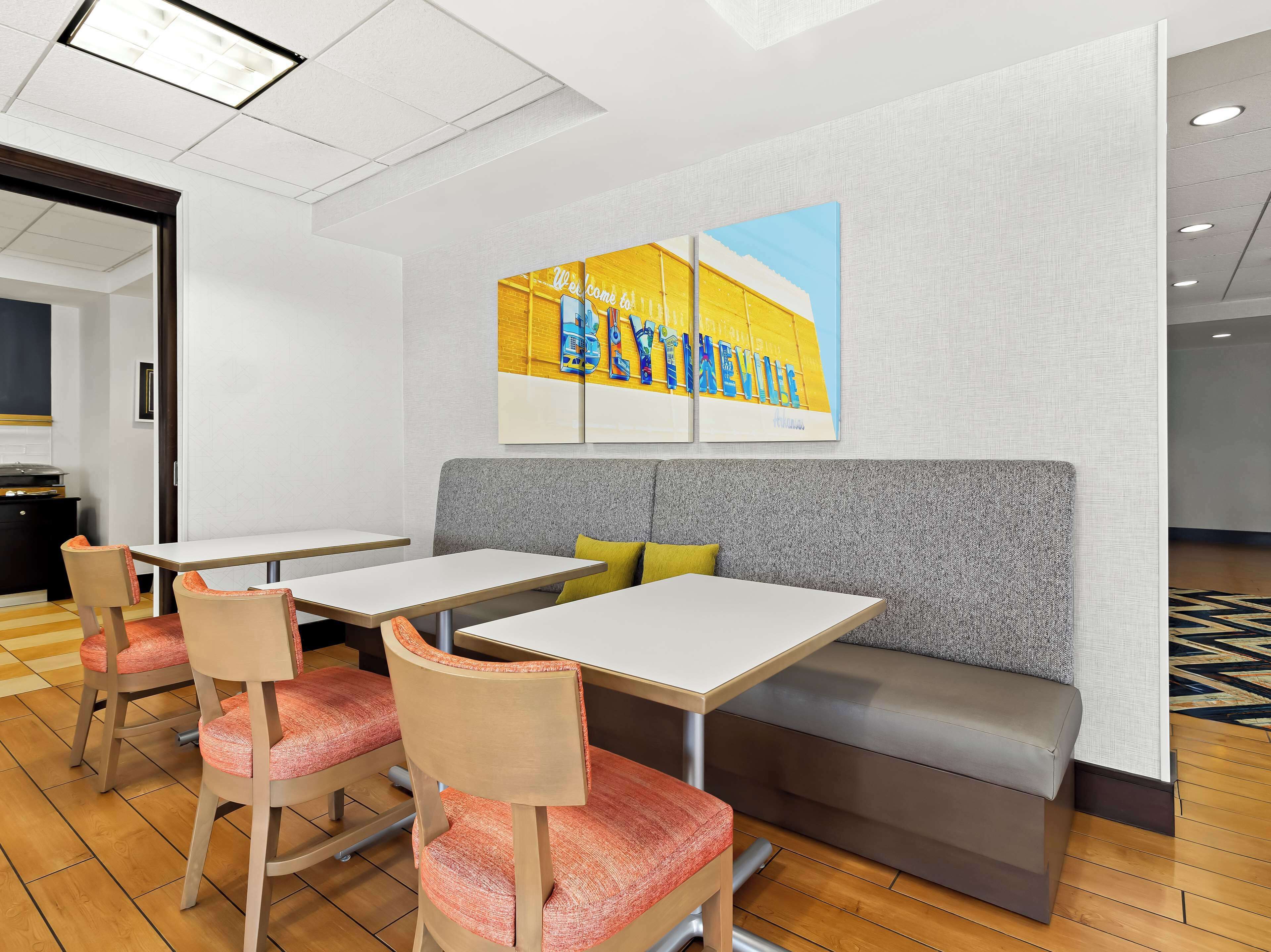 free daily breakfast