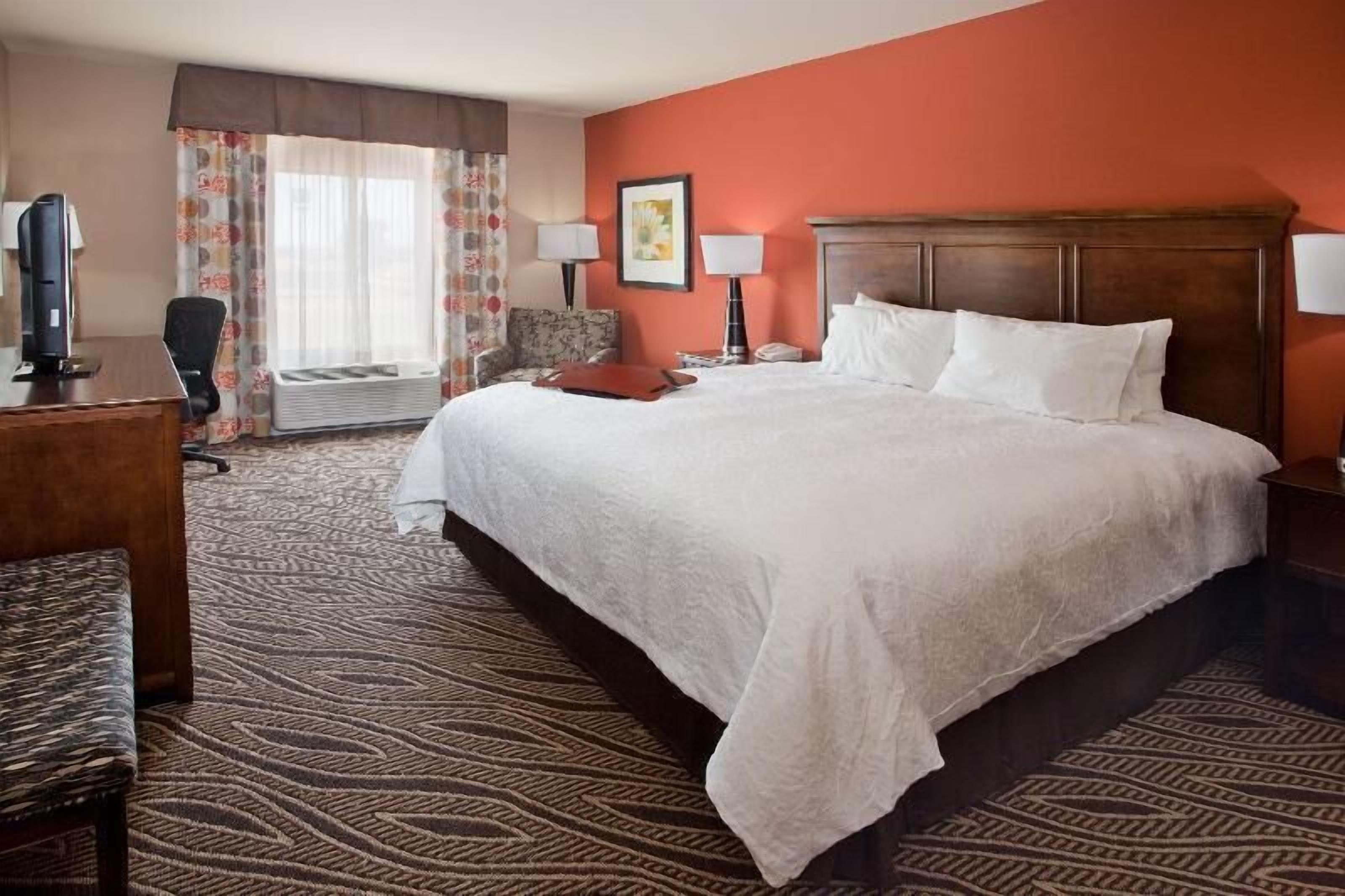 In-room safe, desk, iron/ironing board, free WiFi