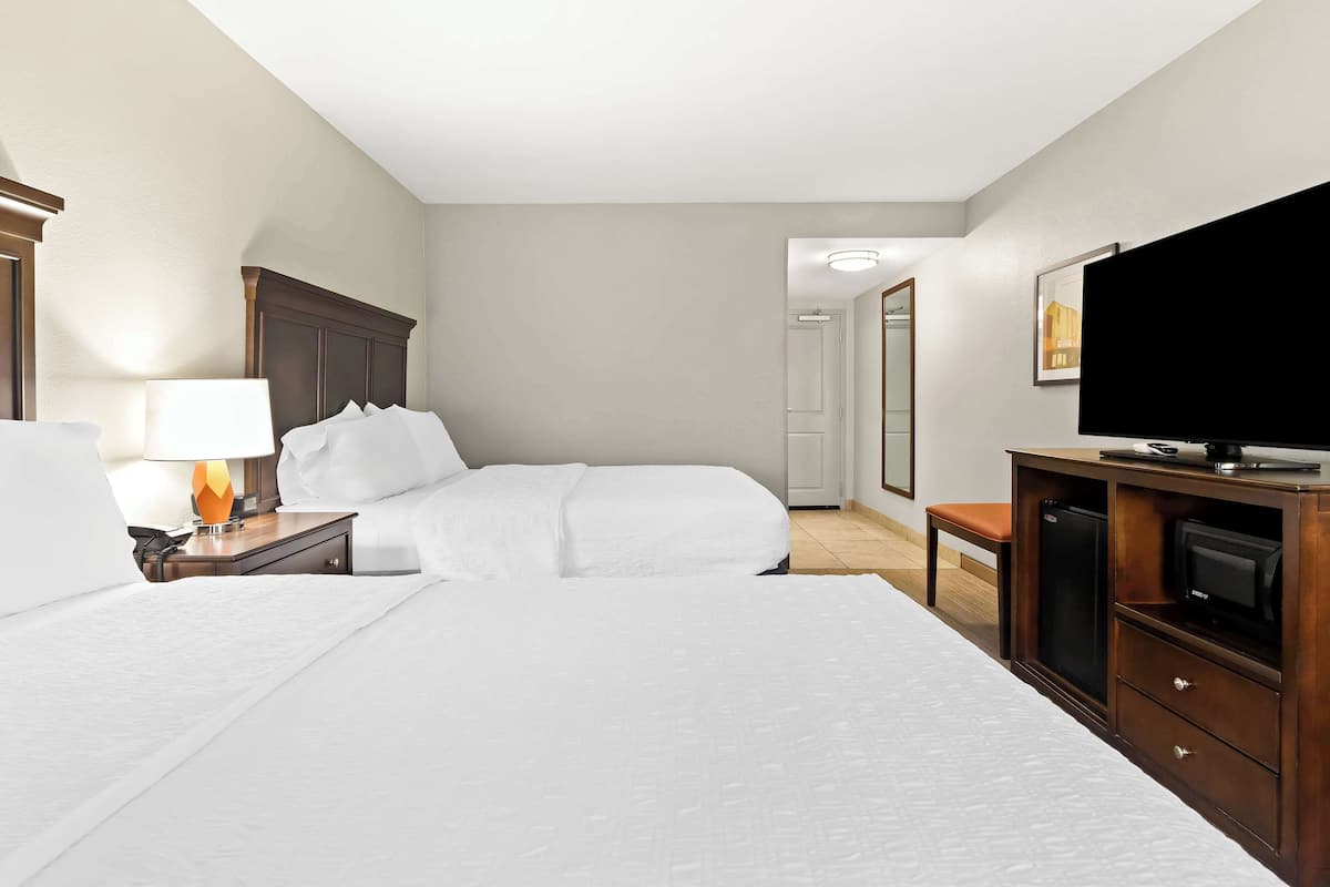 standard room | in-room safe, desk, iron/ironing board, cots/infant beds