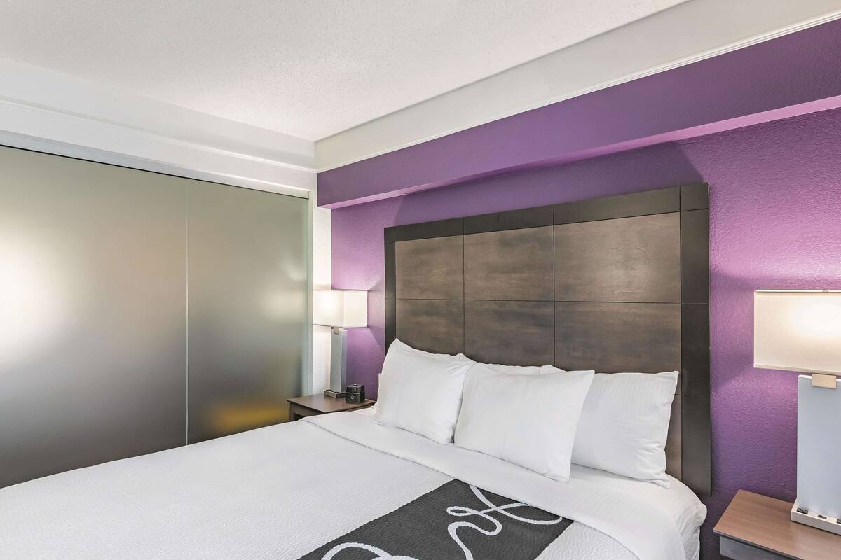 suite, 1 bedroom, non smoking | premium bedding, desk, blackout curtains, iron/ironing board