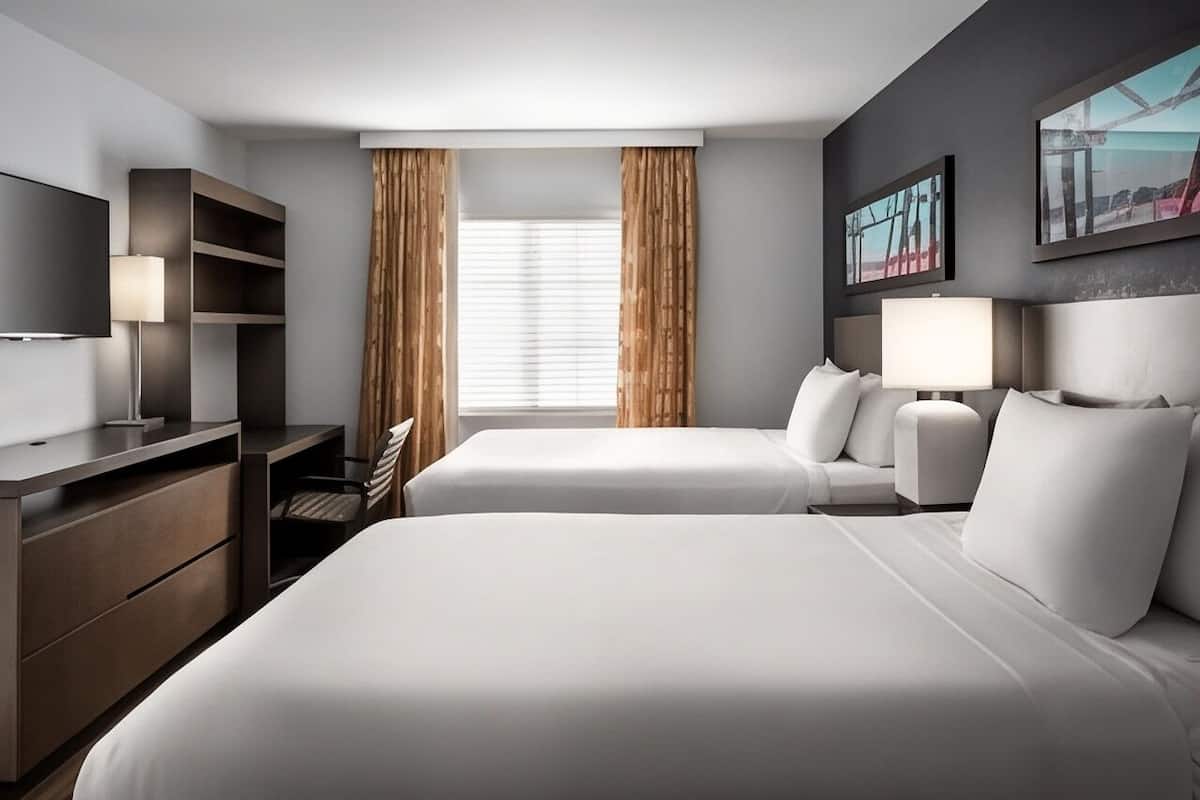 1 bedroom, premium bedding, pillow-top beds, desk