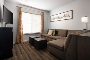 1 bedroom, premium bedding, pillow-top beds, desk