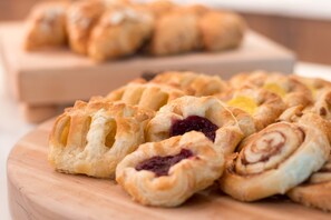 Tägliches inbegriffenes Frühstücksbuffet