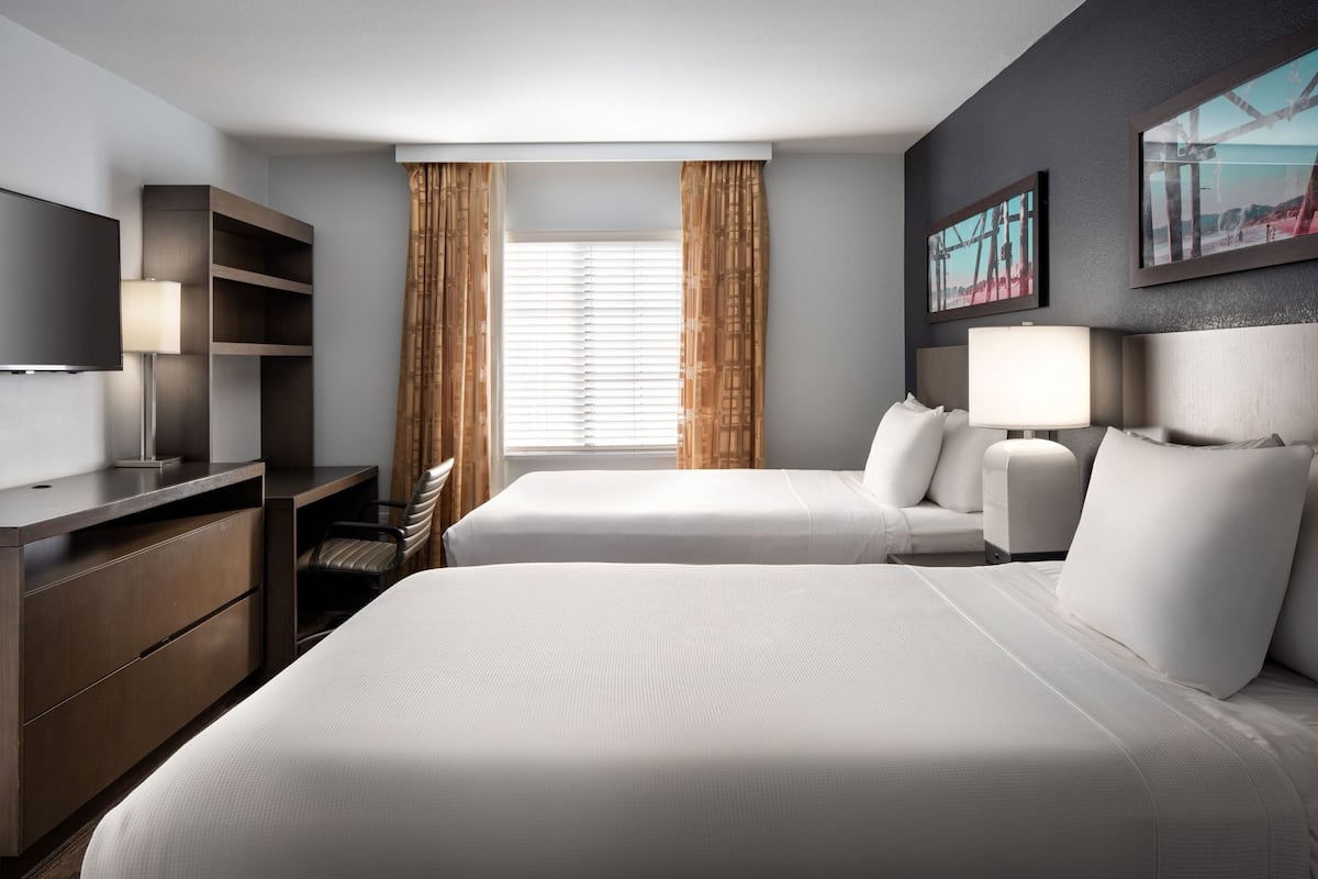 1 bedroom, premium bedding, pillow-top beds, desk