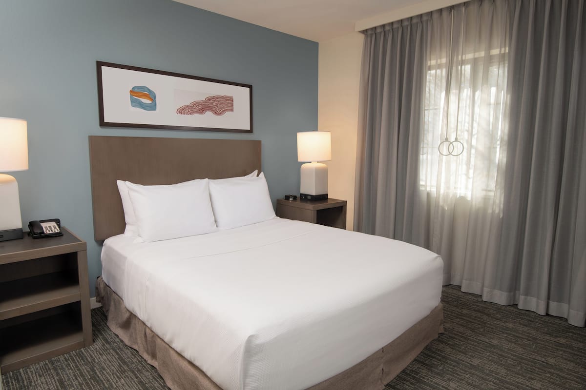 1 bedroom, premium bedding, pillow-top beds, desk