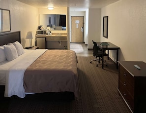 Room, 1 King Bed, Non Smoking | Premium bedding, pillowtop beds, laptop workspace, blackout drapes - Quality Inn & Suites Yuma (Yuma)