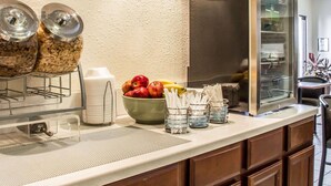 Free daily buffet breakfast - Quality Inn & Suites Yuma (Yuma)