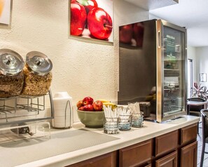 Free daily buffet breakfast