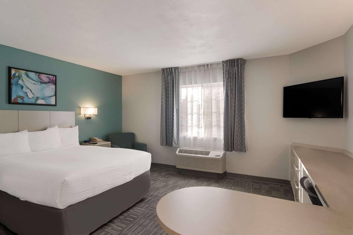 Desk, blackout curtains, iron/ironing board, free WiFi