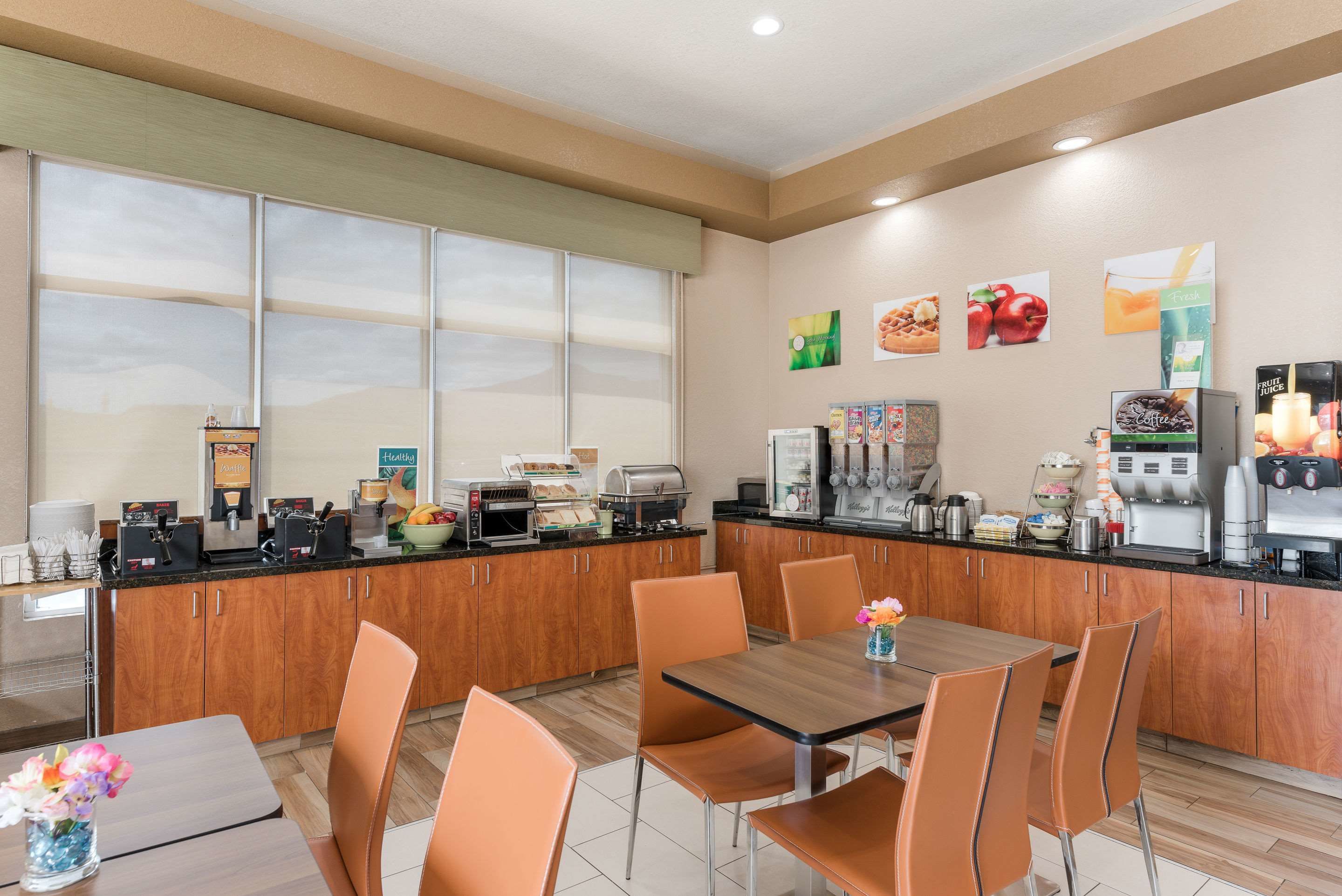 Free daily continental breakfast