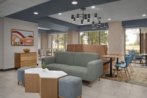 Lobby - Hampton Inn Denver-International Airport (Denver)