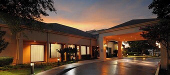 Courtyard by Marriott Houston Hobby Airport