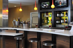 Bar (on property) - Courtyard by Marriott Houston Hobby Airport (Houston)