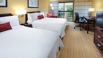 Phòng, 2 giường đôi | Két bảo mật tại phòng, trang trí khác biệt