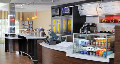 Courtyard by Marriott Houston Hobby Airport