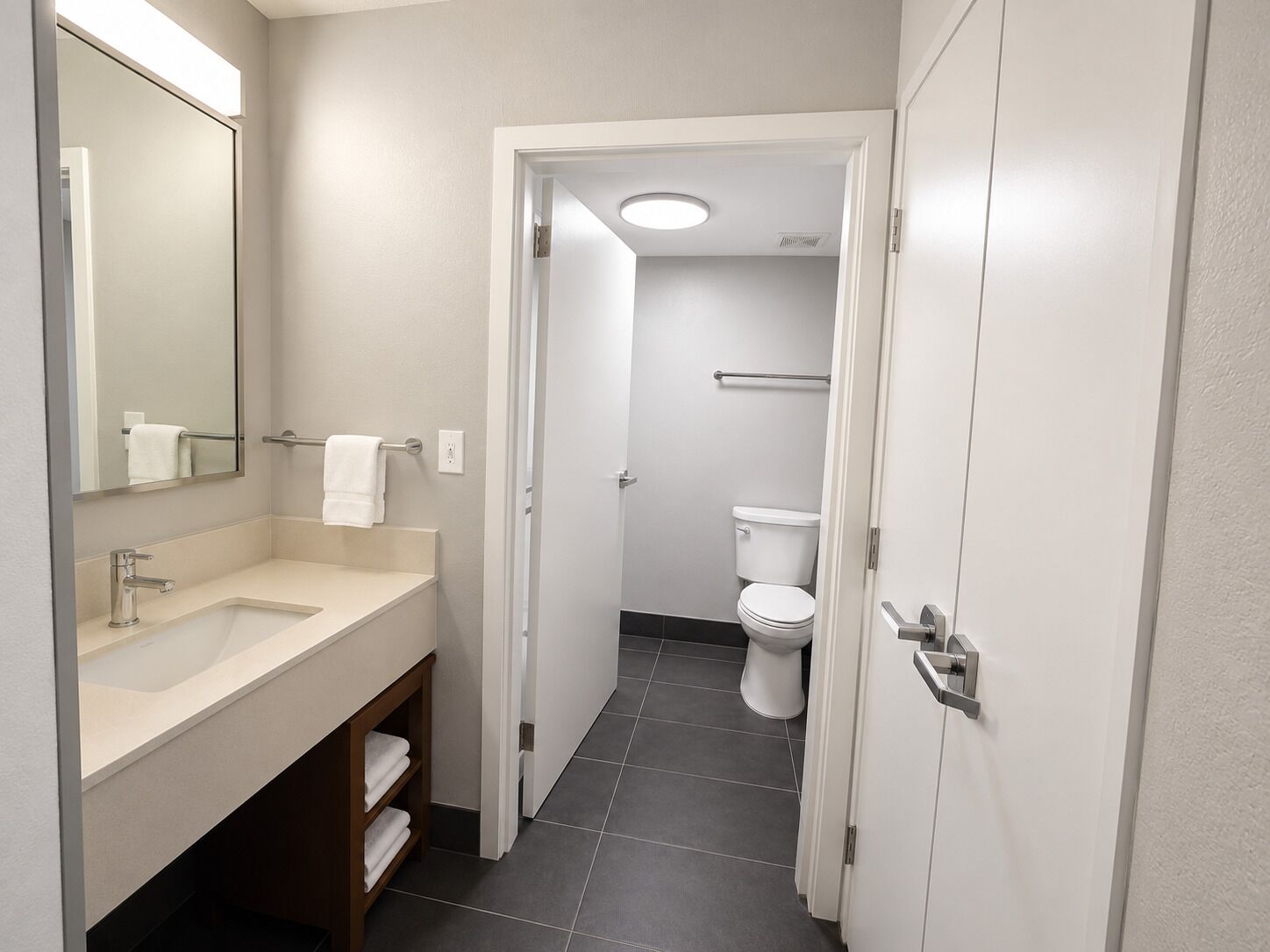 Photo - Courtyard by Marriott Houston Hobby Airport