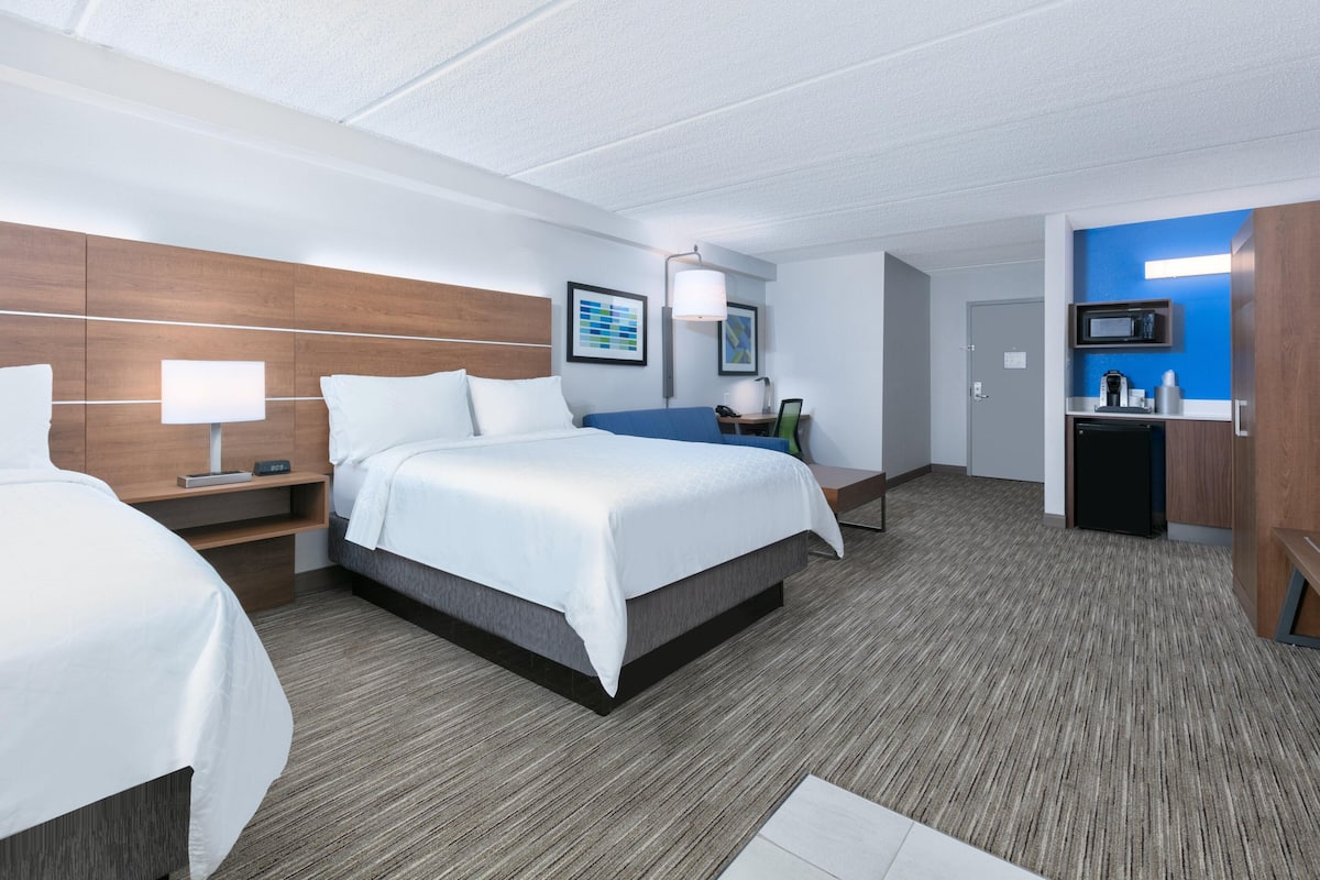 In-room safe, desk, laptop workspace, blackout drapes