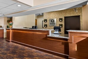 Lobby - Quality Suites Irving-Las Colinas (Irving)