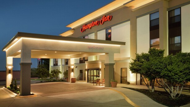 A Hampton Inn hotel with a covered entrance, outdoor seating area, and a well-lit facade. - Hampton Inn San Angelo (San Angelo)