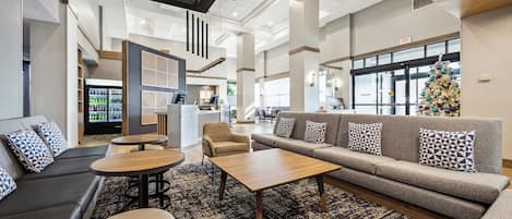Coin salon dans le hall