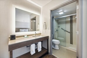 Combined shower/tub, designer toiletries, hair dryer, towels