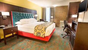 Colchones con pillow-top, escritorio y cortinas blackout