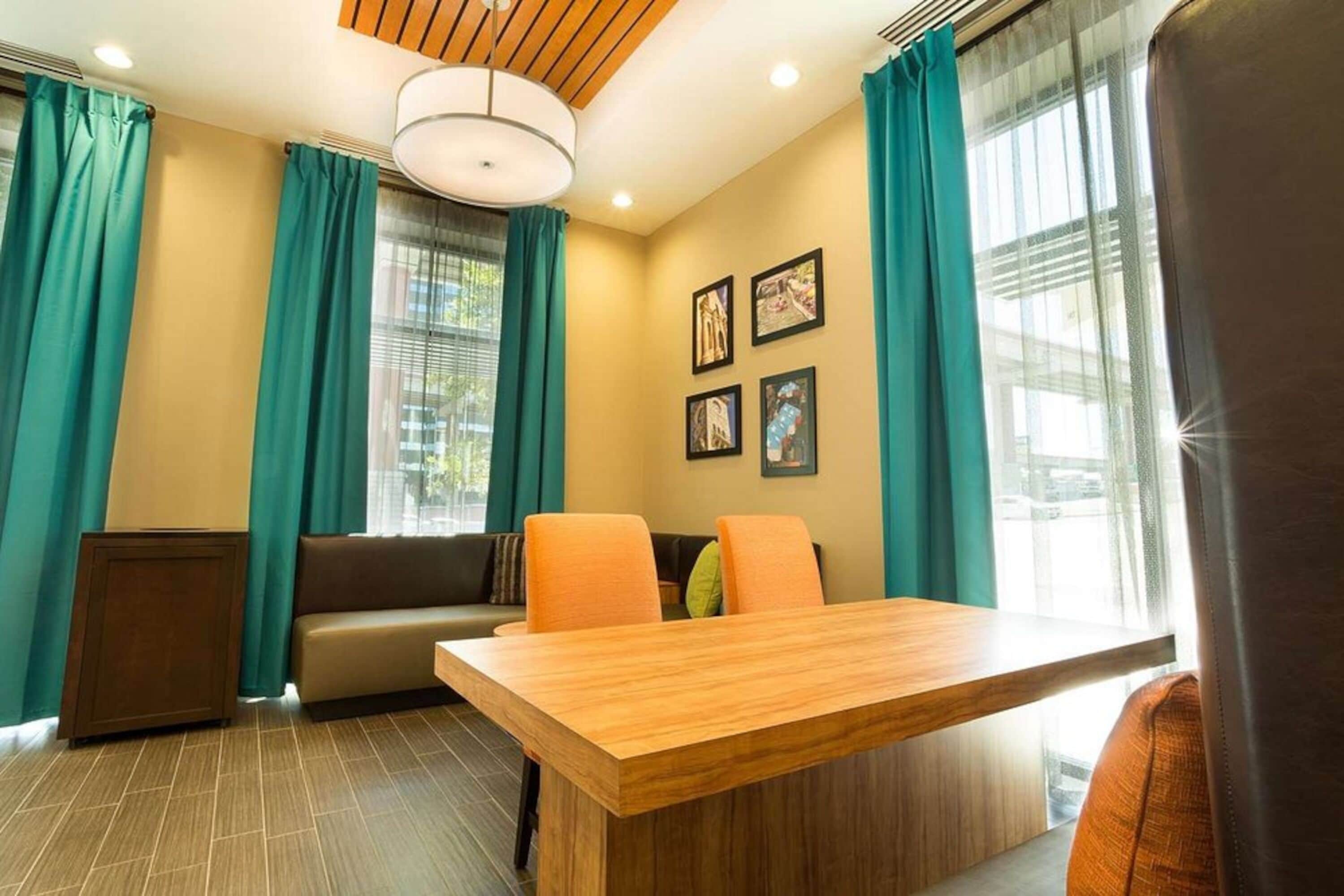 Photo - Heritage Inn & Suites San Antonio Airport, Trademark Wyndham