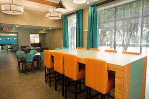 Gratis frukost med självservering varje dag 