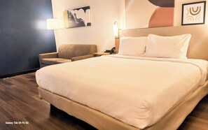 Habitació, 1 llit de matrimoni gran | Escriptori, planxa i posts de planxar i bressols gratuïts 
