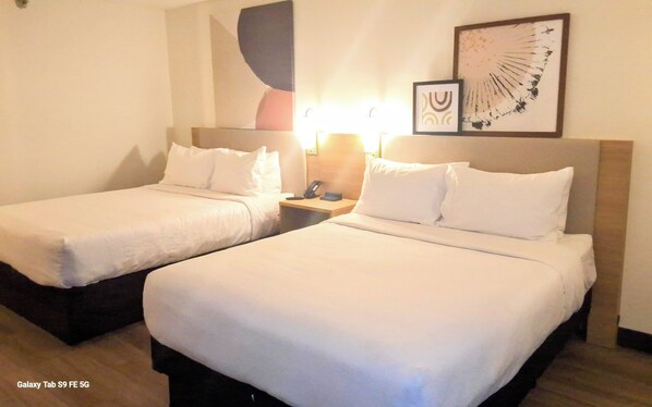 Room, 1 King Bed, Accessible, Bathtub (Mobility & Hearing) | Desk, iron/ironing board, free cribs/infant beds, rollaway beds