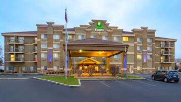 Welcome to Hyatt Express, where a grand entrance sets the tone for a comfortable stay.