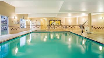 Indendørs pool