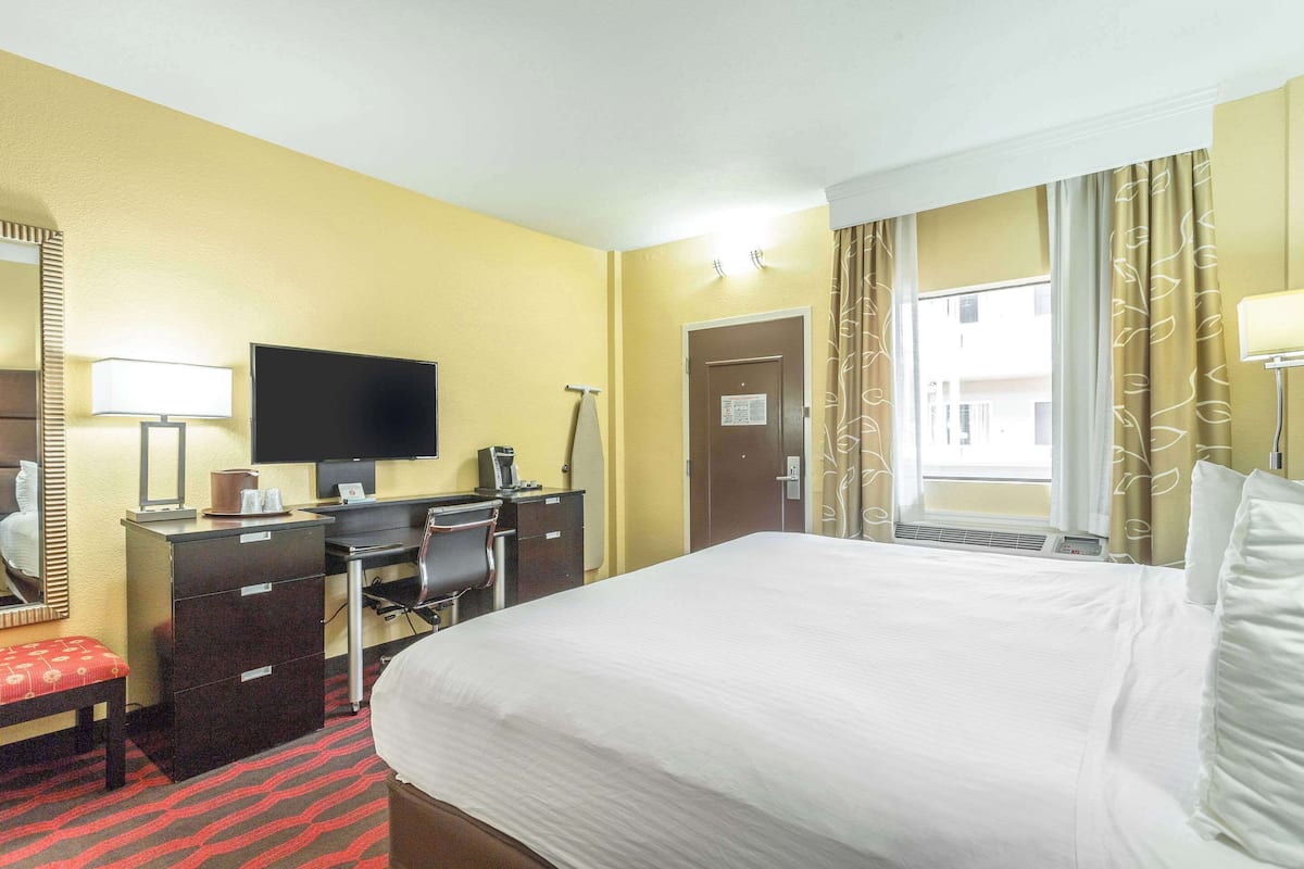 Egyptian cotton sheets, premium bedding, pillowtop beds, in-room safe