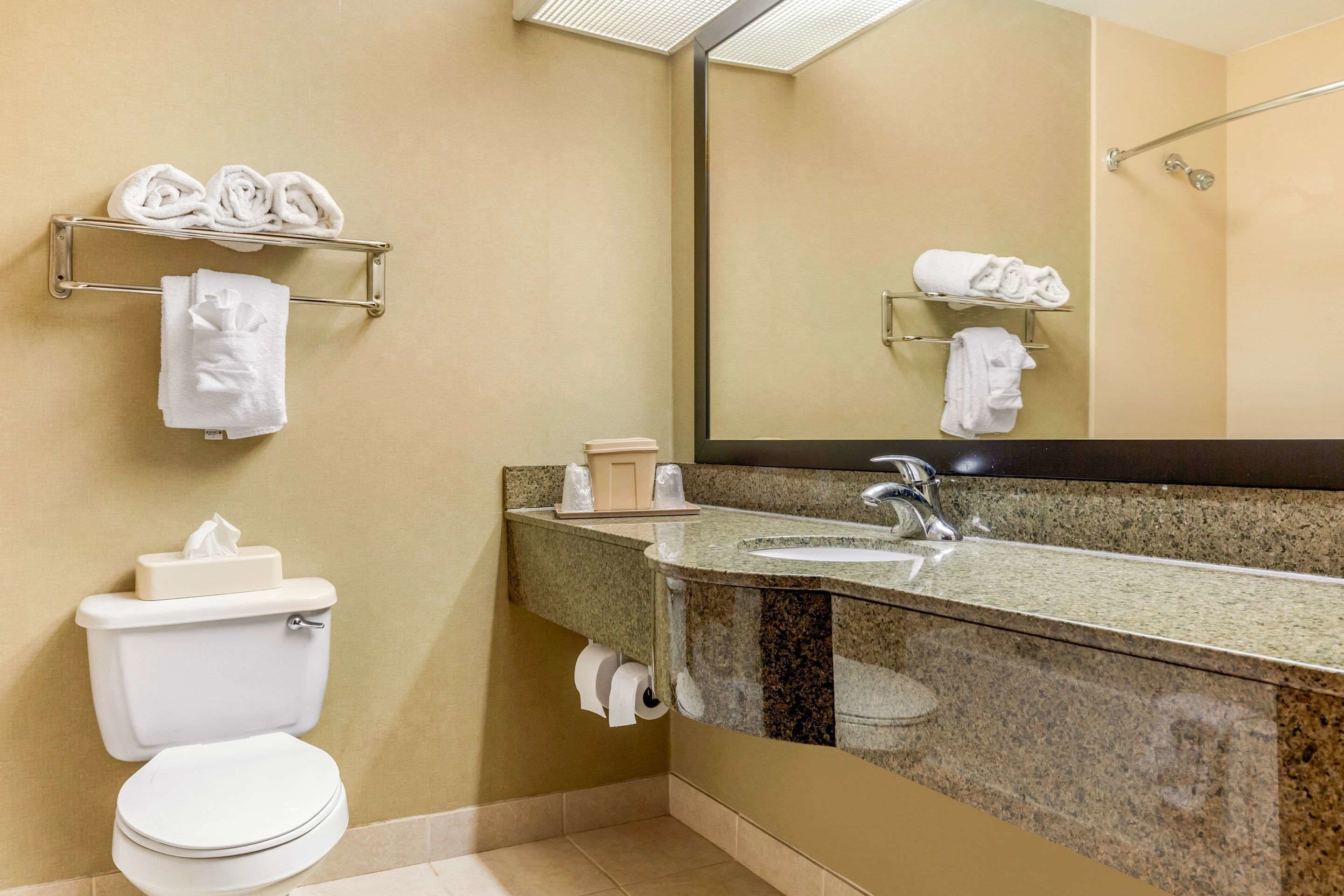Suite, non fumatori | Bagno | Combinazione doccia/vasca, set di cortesia gratuito, asciugacapelli
