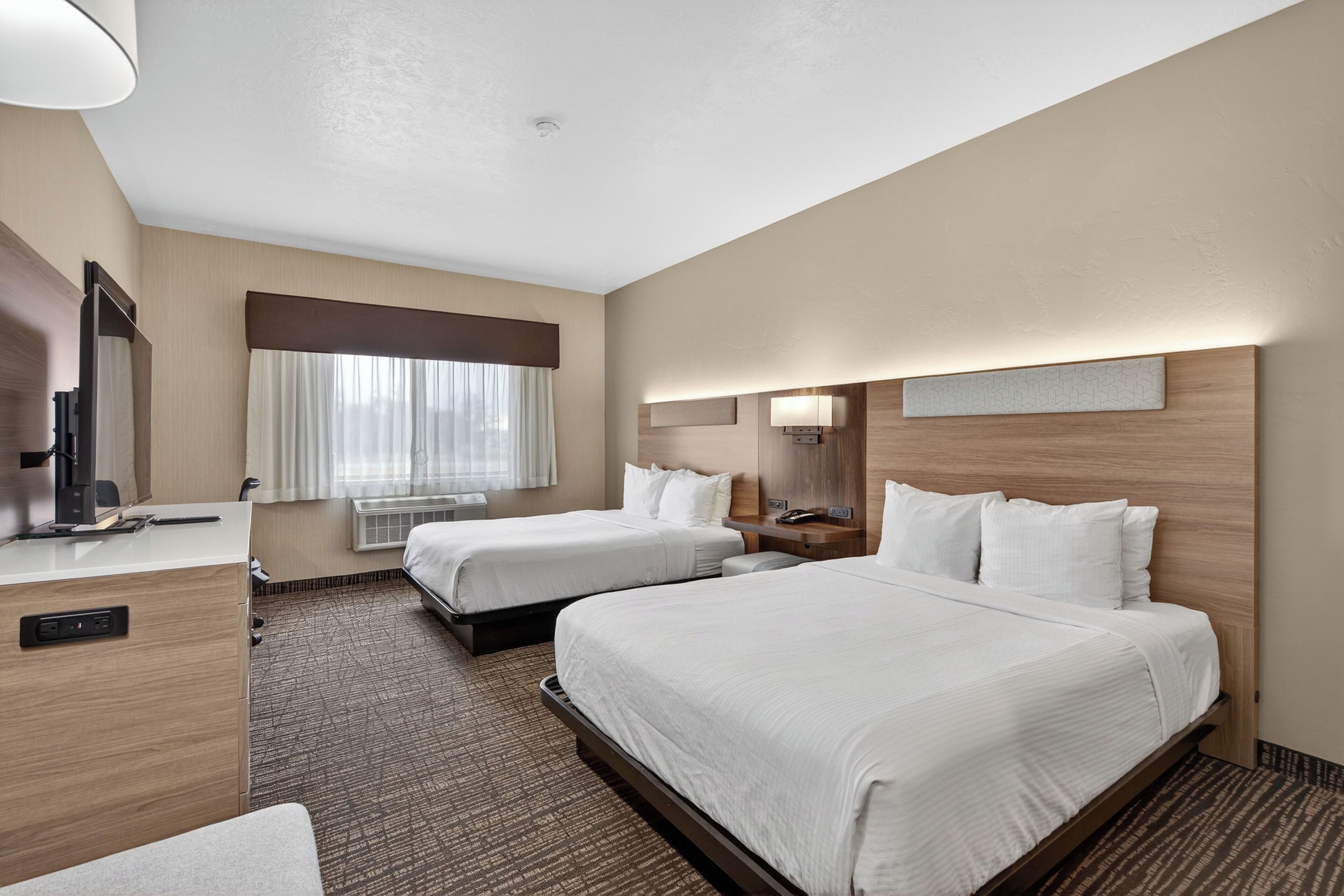 Colchones con acolchado adicional, caja fuerte, escritorio