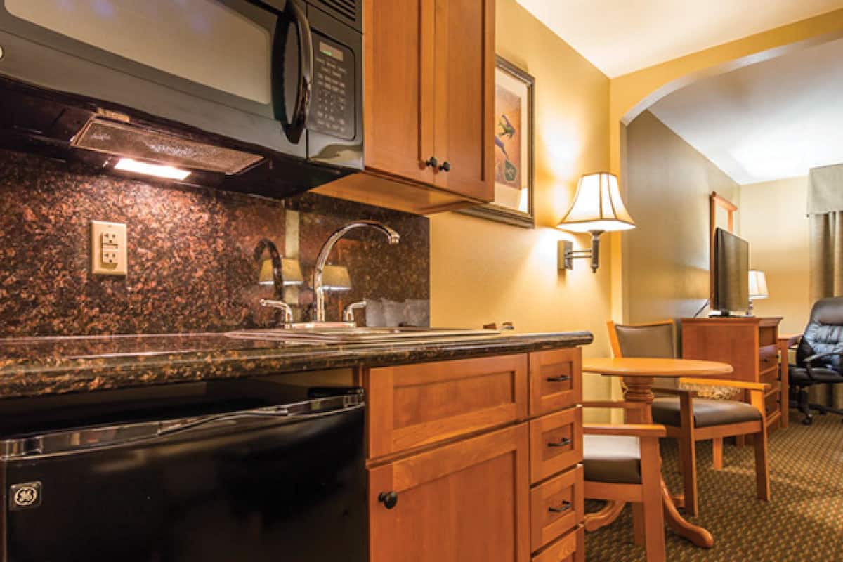 fridge, microwave, coffee/tea maker, cookware/dishes/utensils