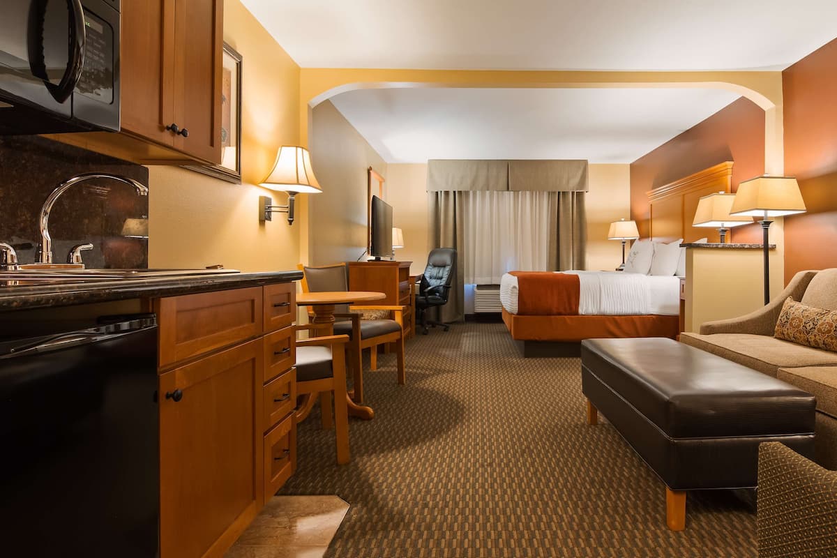 1 bedroom, desk, iron/ironing board, free cots/infant beds