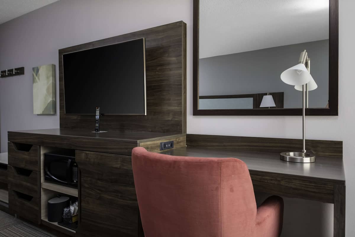 Room, 1 King Bed, Non Smoking | In-room safe, iron/ironing board, free cribs/infant beds, free WiFi