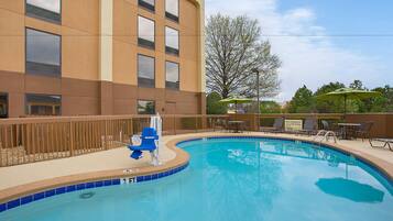 Außenpool, geöffnet von 07:00 Uhr bis 22:00 Uhr, Liegestühle