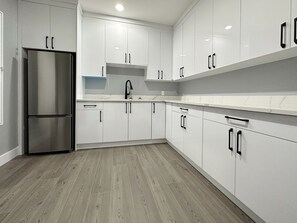 Familien-Suite, Whirlpool | Eigene Küche | Kühlschrank, Mikrowelle, Wasserkocher mit Kaffee-/Teezubehör