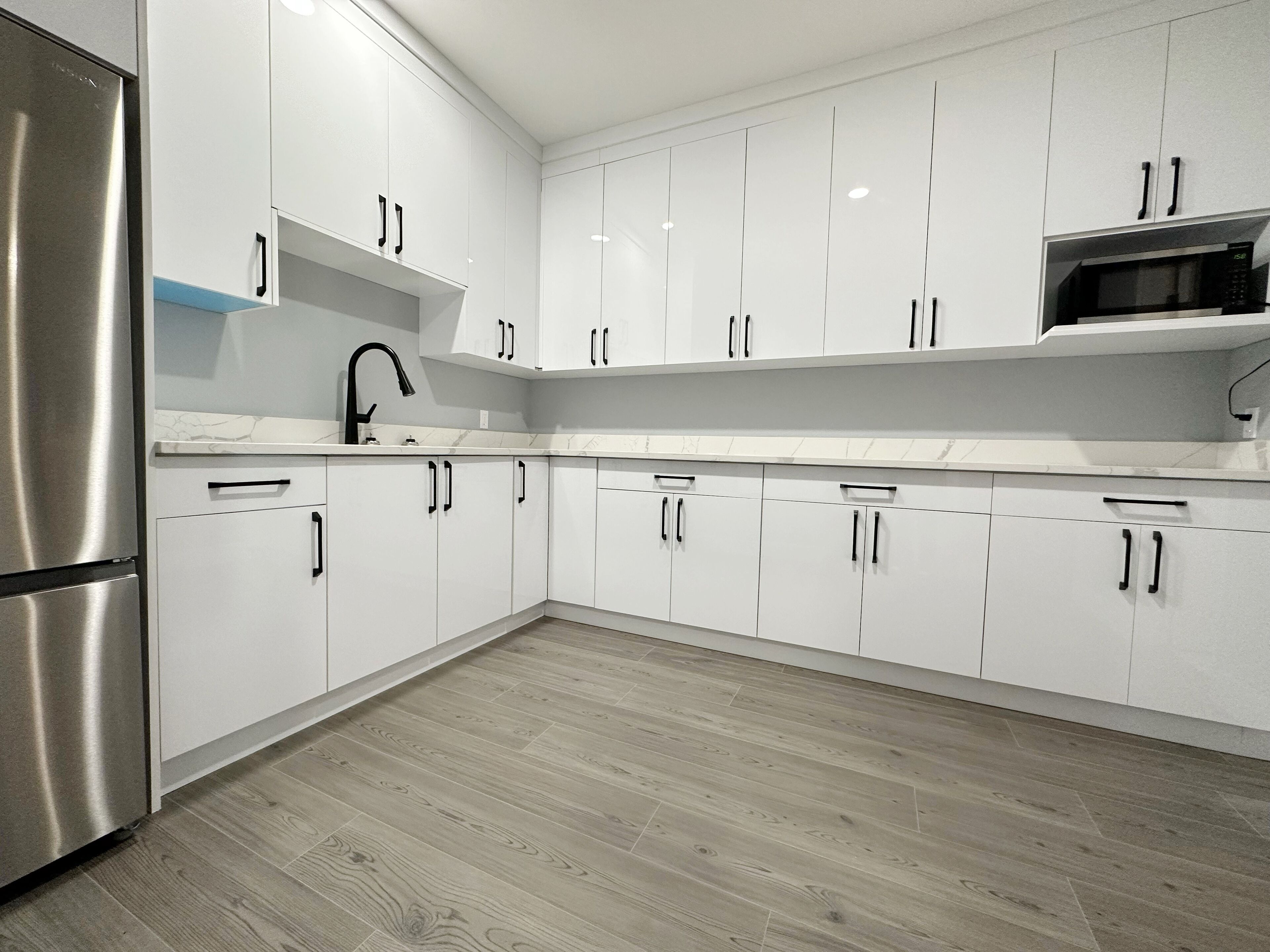 family suite with jacuzzi | in-room dining