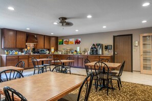 Free daily continental breakfast - Quality Inn Burlington (Burlington)