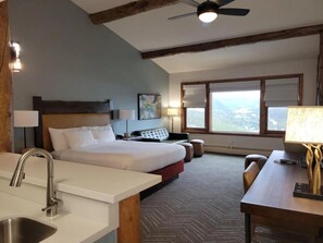 Suite Mountain View, 1 King Suite | Iron/ironing board, free cribs/infant beds, rollaway beds, bed sheets