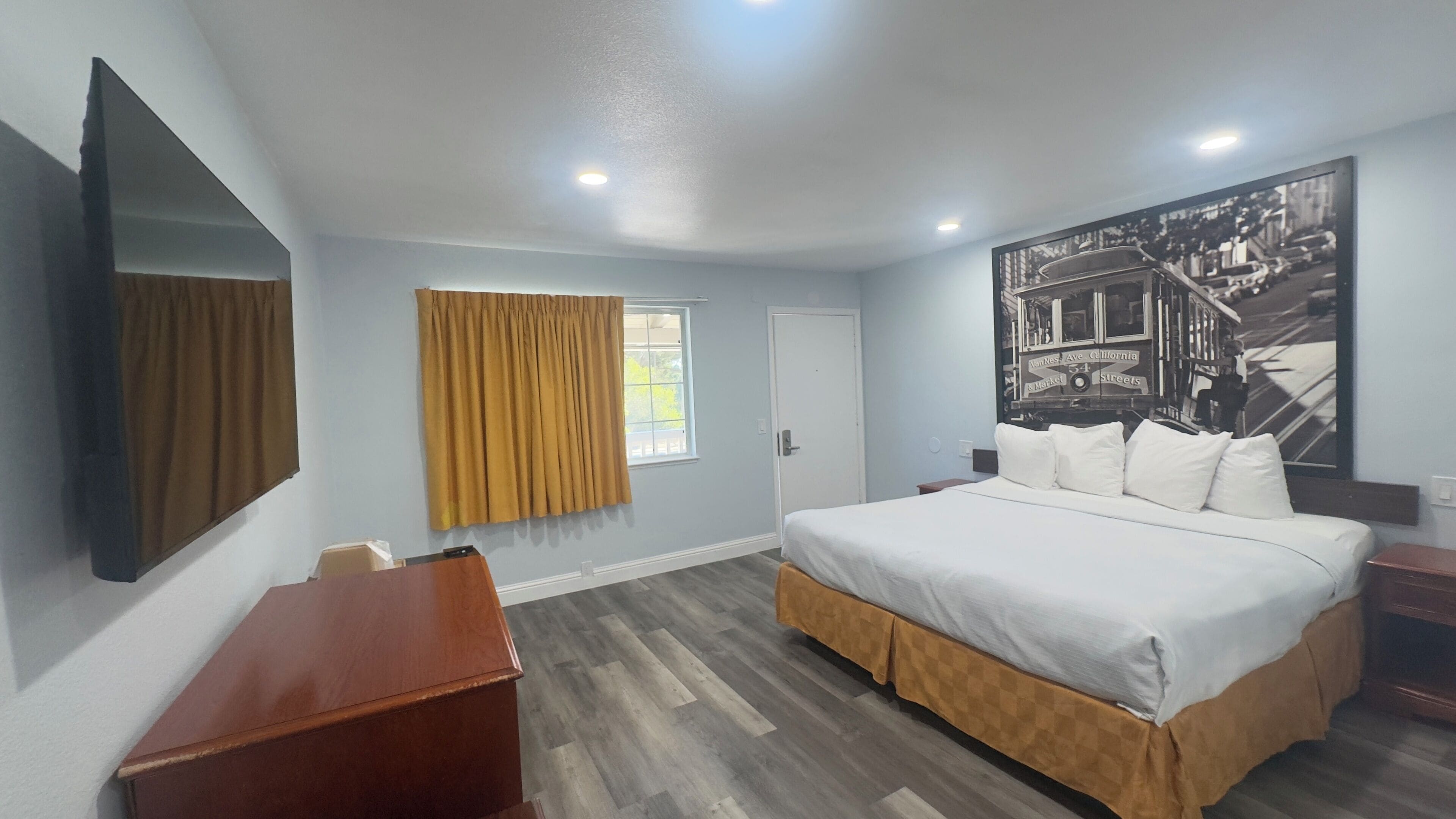 Rom – standard, 1 kingsize-seng | Skrivebord, lydisolert, strykejern/-brett og wi-fi (inkludert)