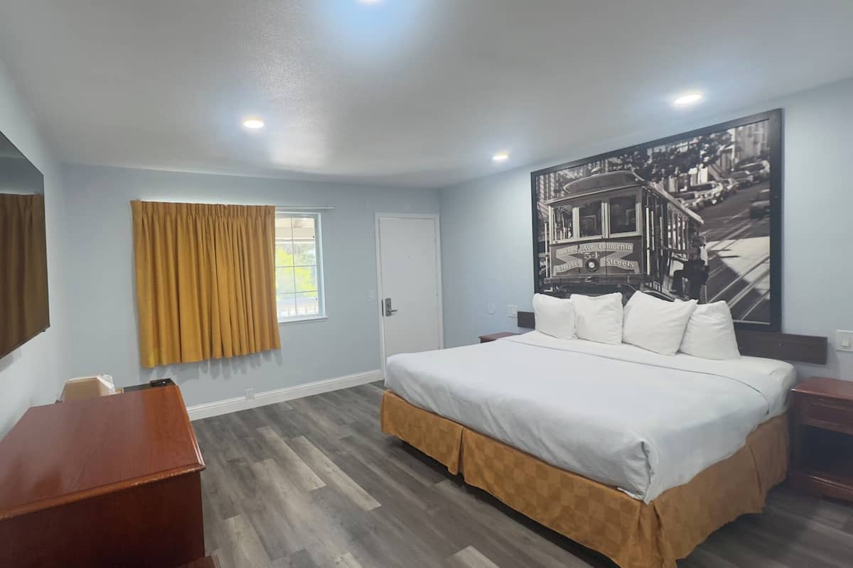 Rom – standard, 1 kingsize-seng | Skrivebord, lydisolert, strykejern/-brett og wi-fi (inkludert)