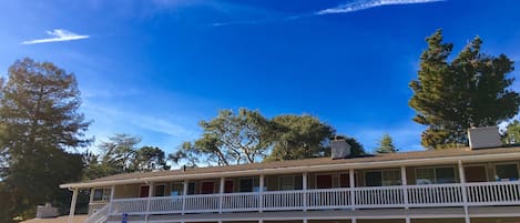 Fachada de la propiedad