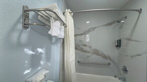 Habitació estàndard, 1 llit de matrimoni gran | Escriptori, habitacions insonoritzades i planxa i posts de planxar 