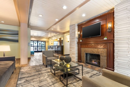 Lobby. Best Western John Muir Inn