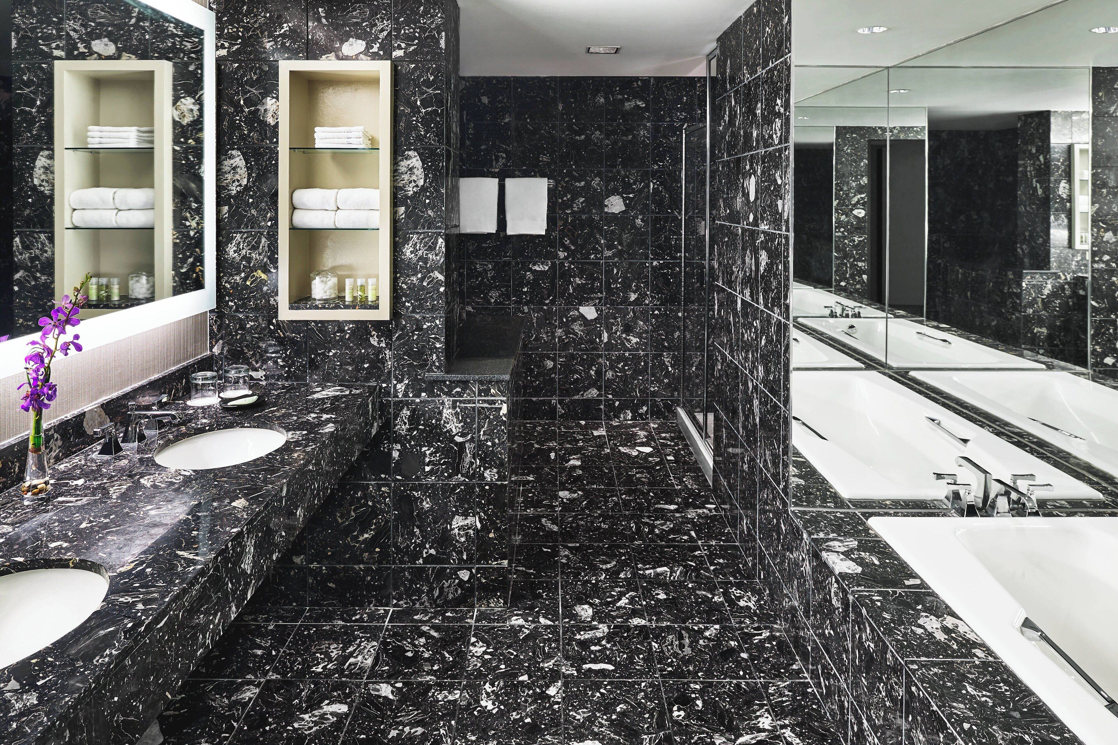 combined shower/bathtub, rainfall showerhead, free toiletries